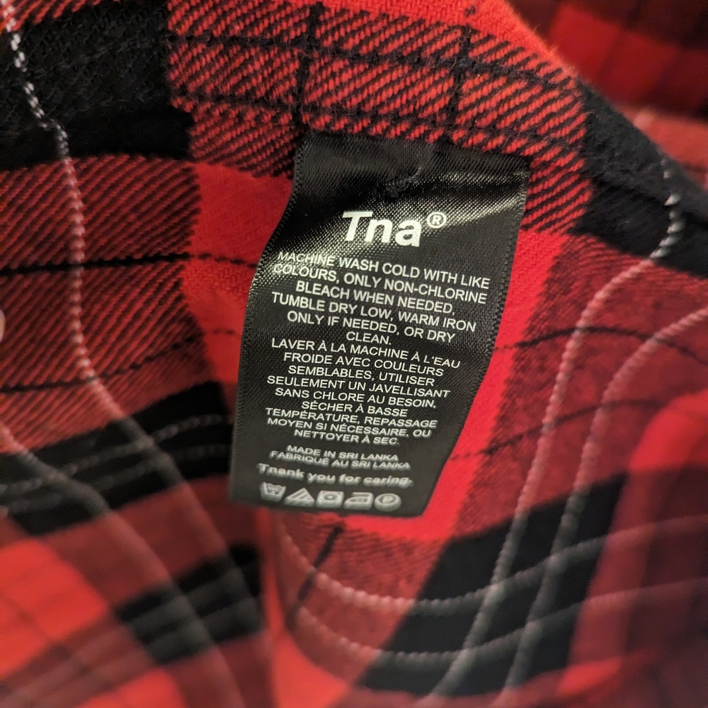 Aritzia TNA Rae button down shacket - Picture 2 of 6